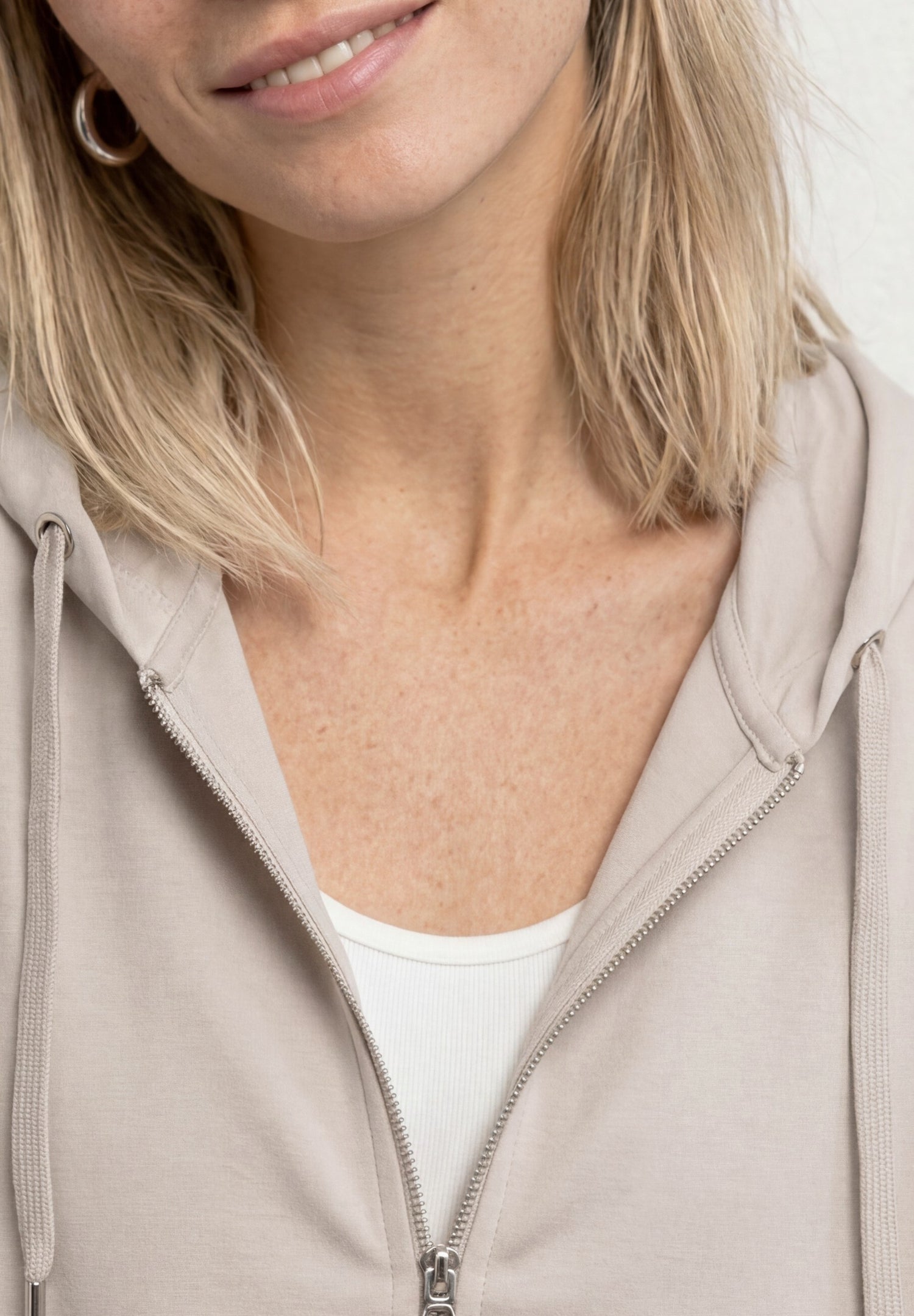 Weste im Silk-Look mit Kapuze