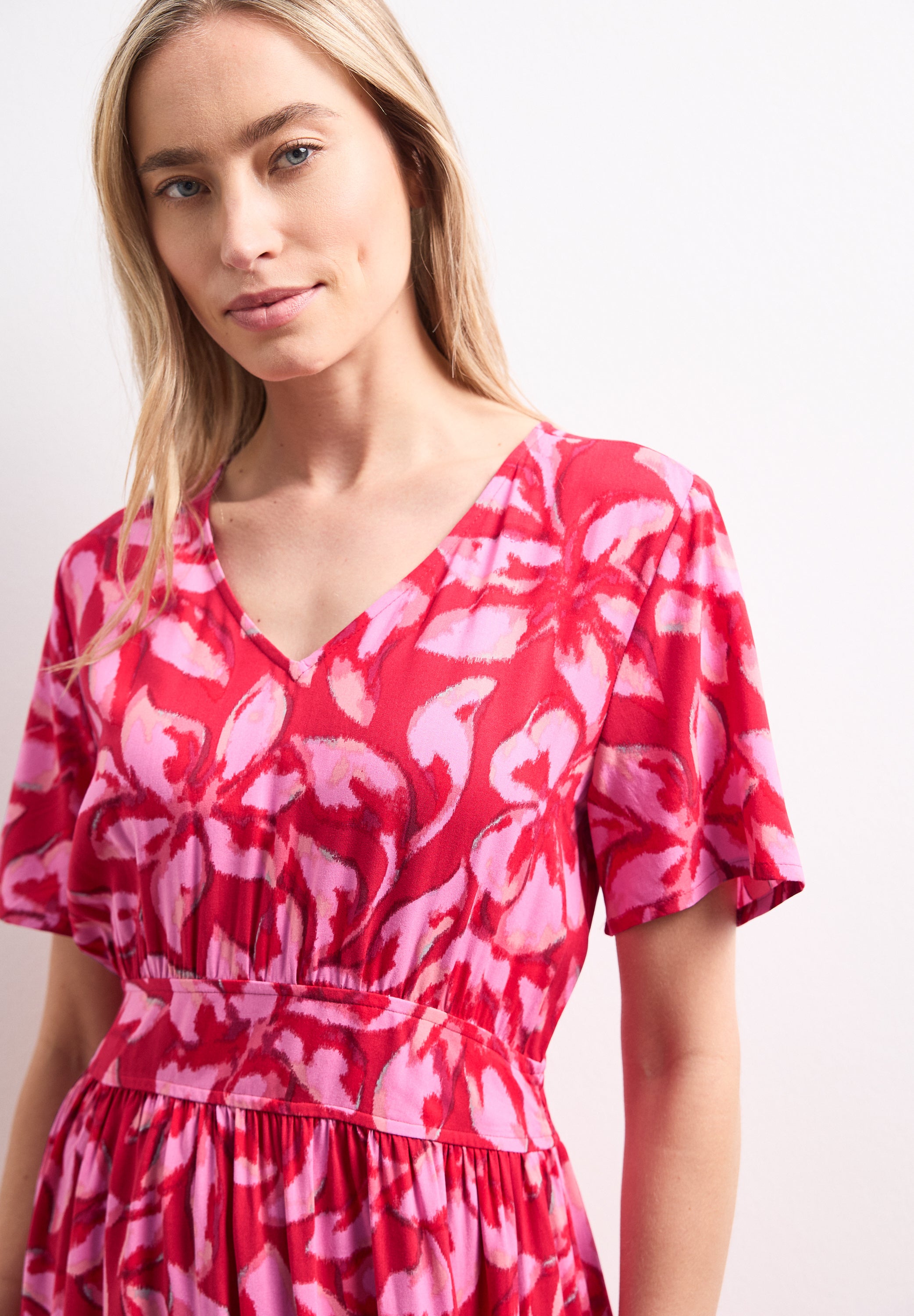 Midi-Kleid mit Print und Smok-Detail