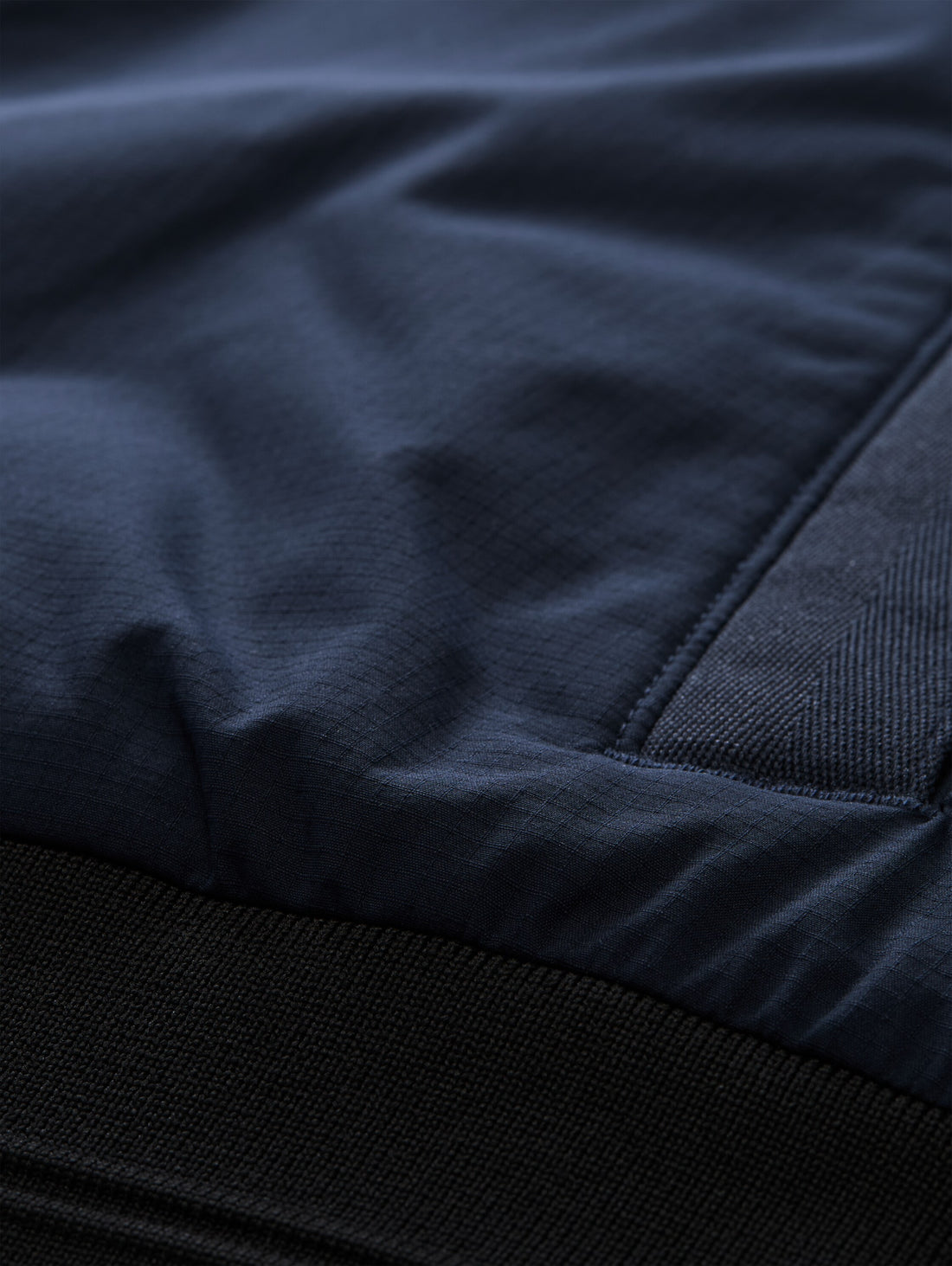 Blouson Jacke mit verstaubarer Kapuze