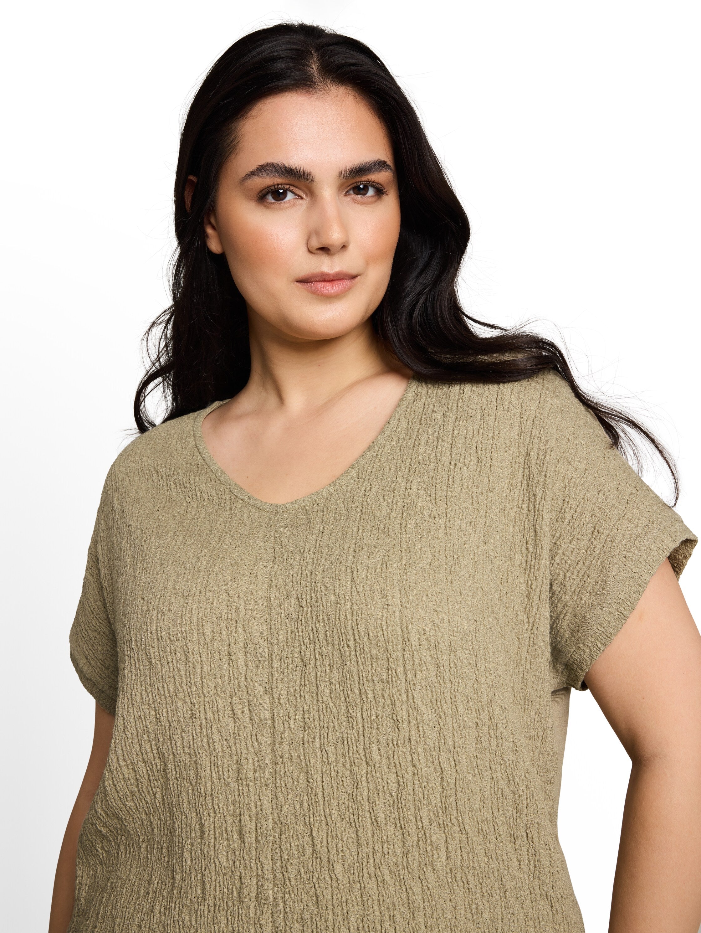 Plus Size - Loose Fit T-Shirt im Material-Mix