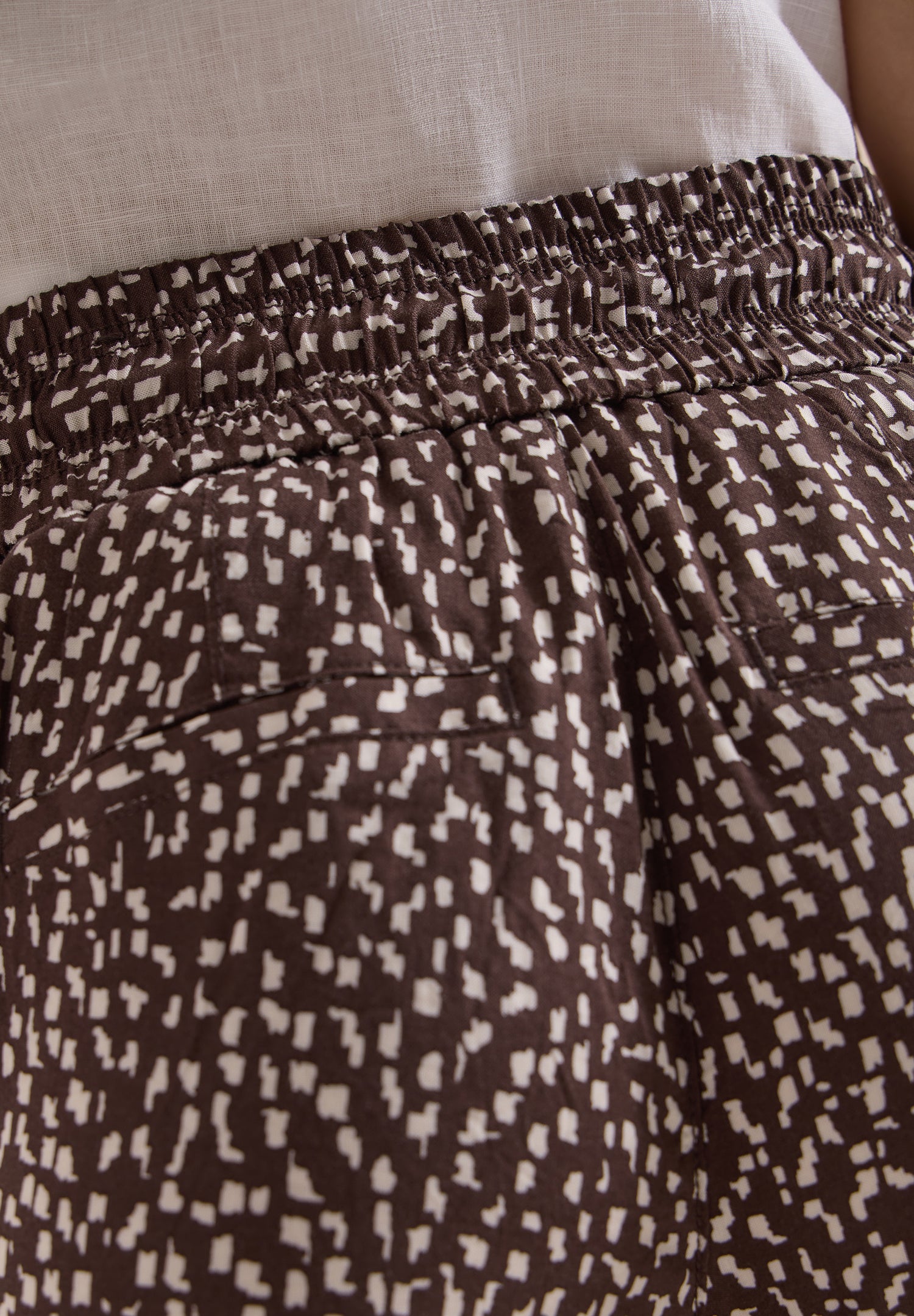 Mid Waist Slim Leg Hose im Loose Fit