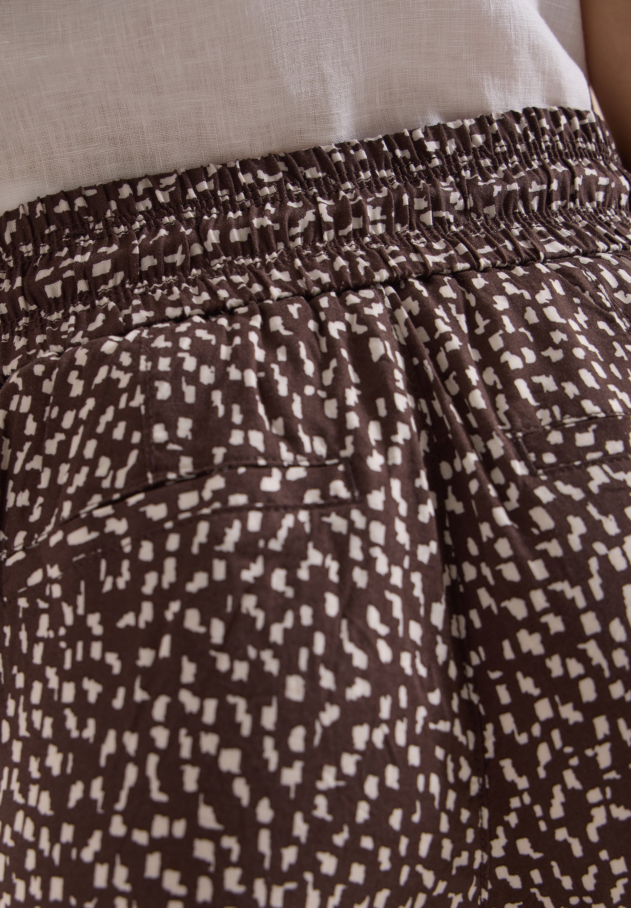 Mid Waist Slim Leg Hose im Loose Fit