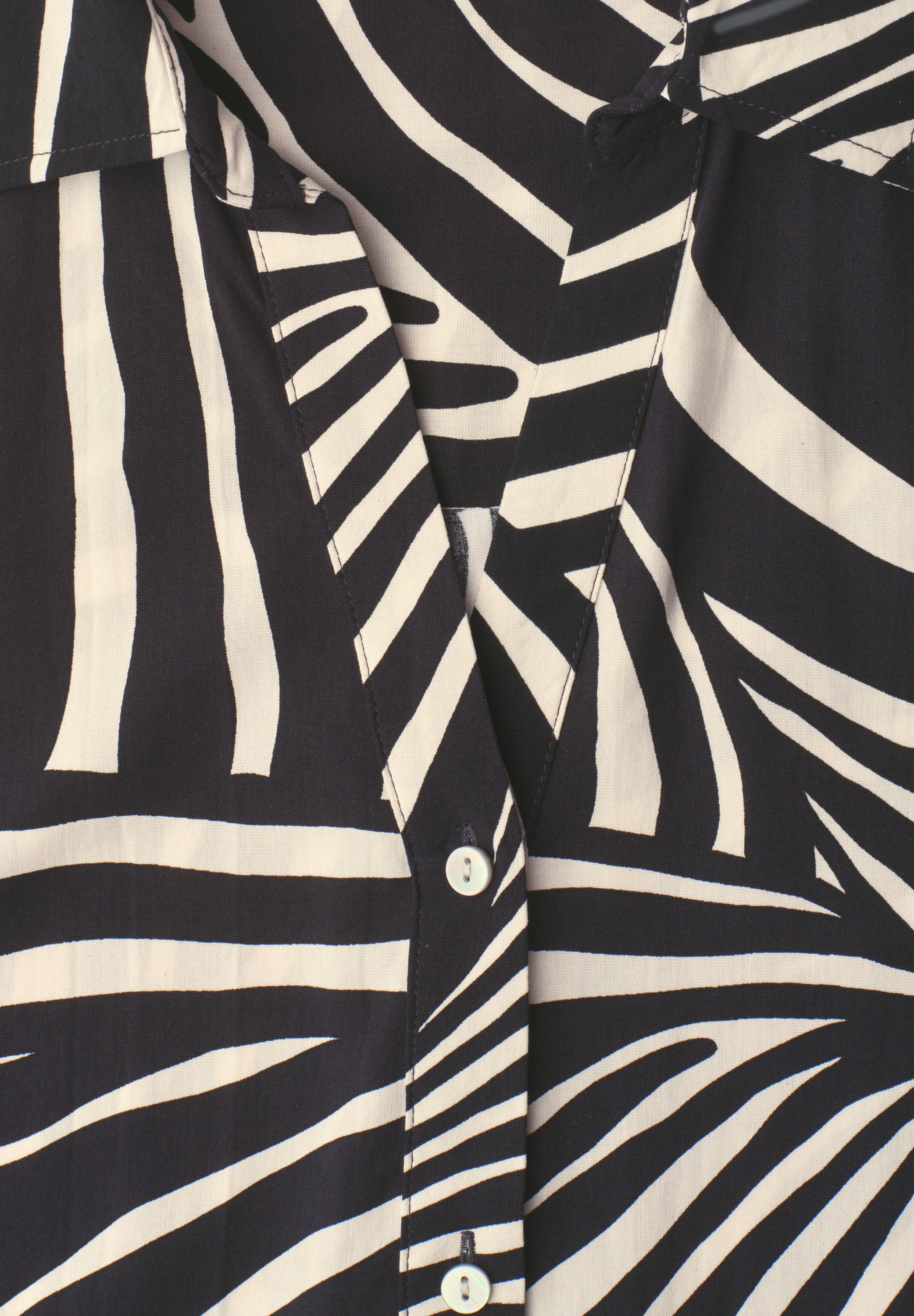 Kurzarm Hemdbluse mit Turn-Up-Details