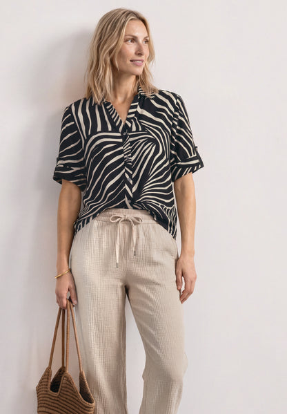 Kurzarm Hemdbluse mit Turn-Up-Details
