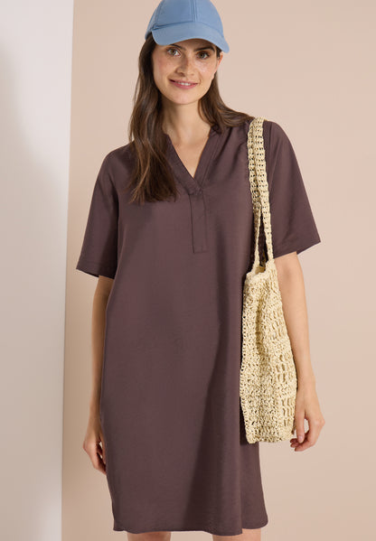 Knielanges Kleid mit Split Neck