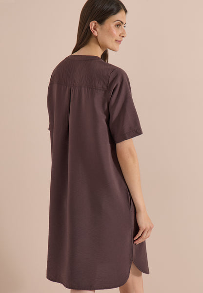 Knielanges Kleid mit Split Neck