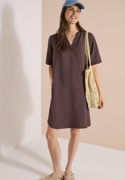 Knielanges Kleid mit Split Neck