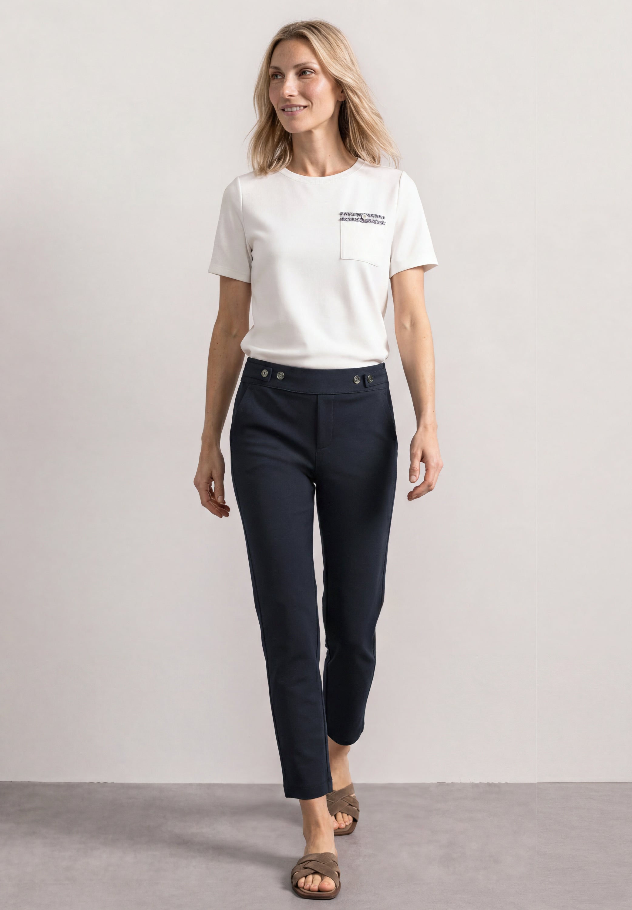Slim Leg Hose im Loose Fit in Scubaqualität