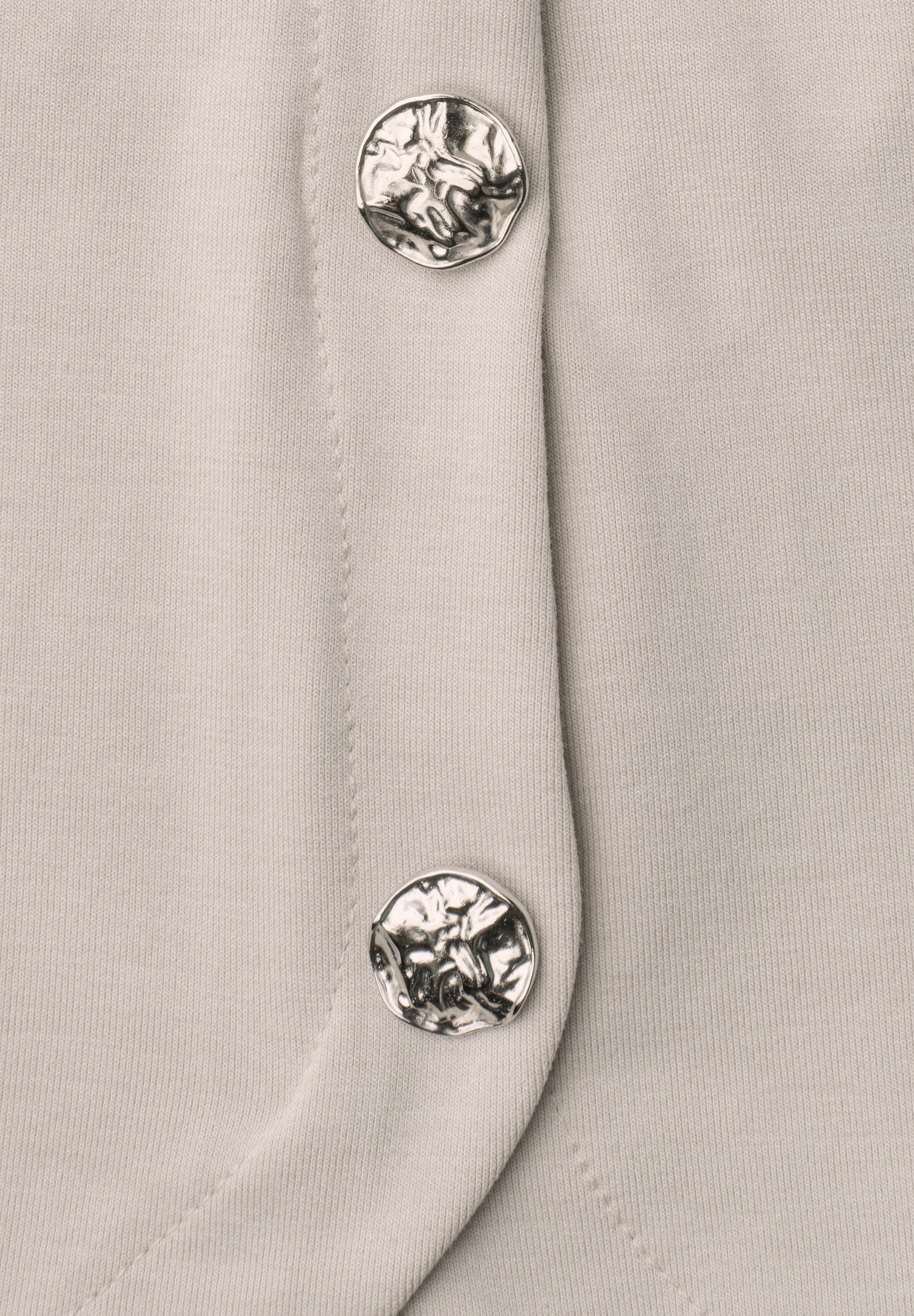Top mit seitlichen Knopfdetails