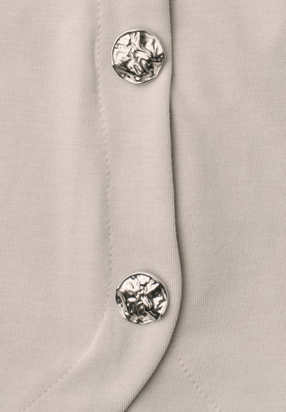 Top mit seitlichen Knopfdetails