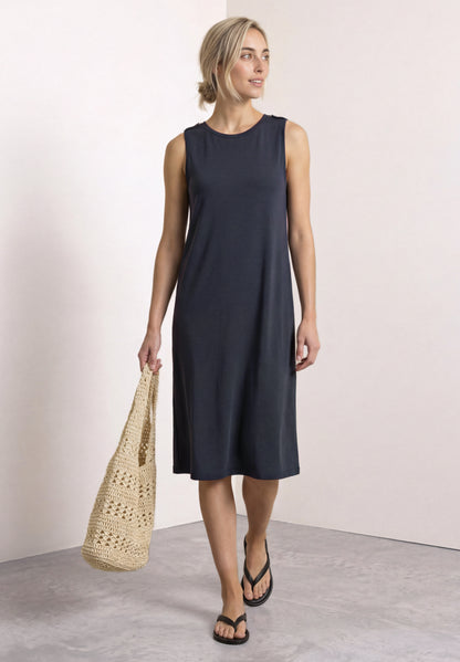 Knielanges Kleid mit Rundhals und Knopfdetail