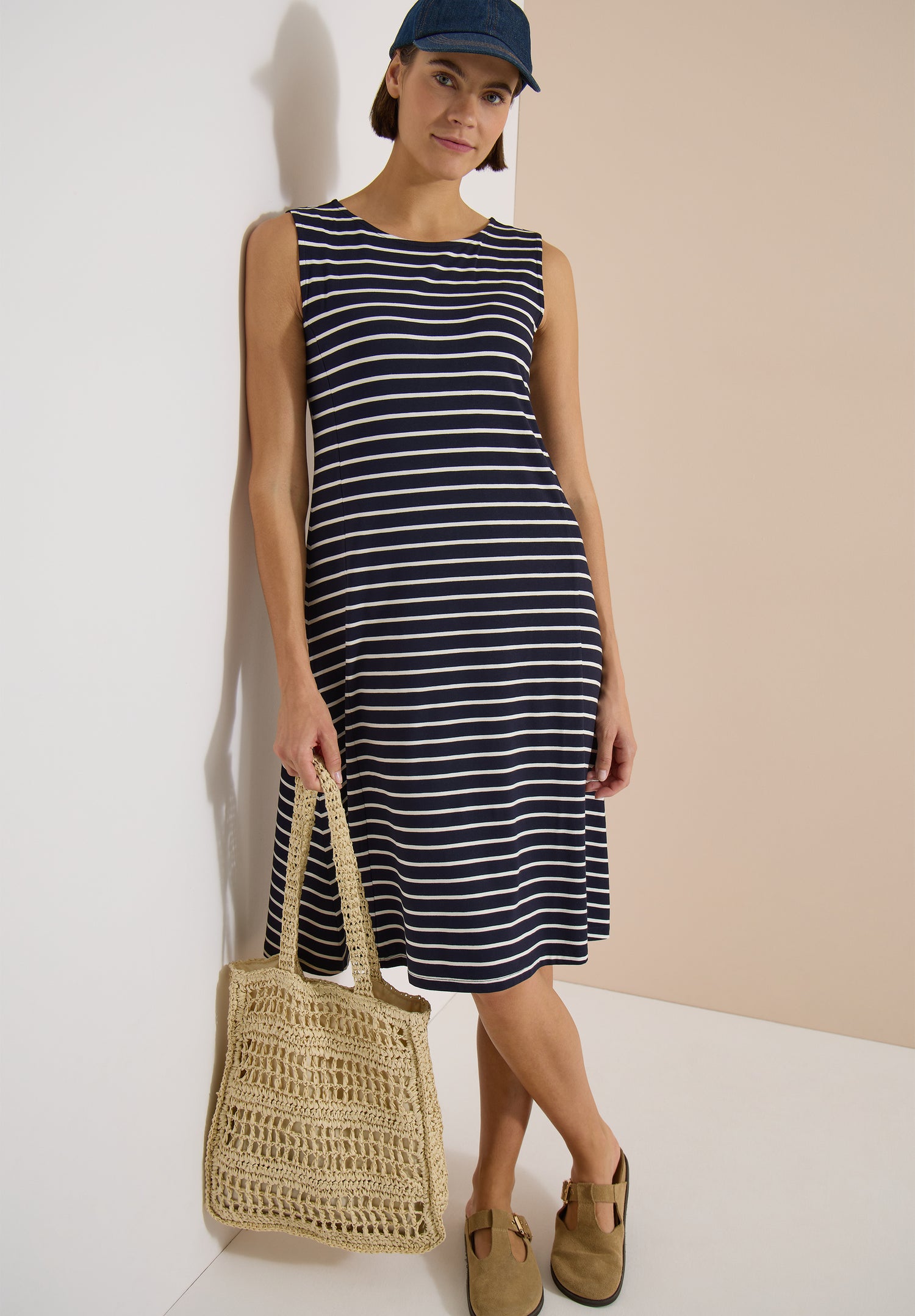 Midikleid mit Rundhals und Streifen