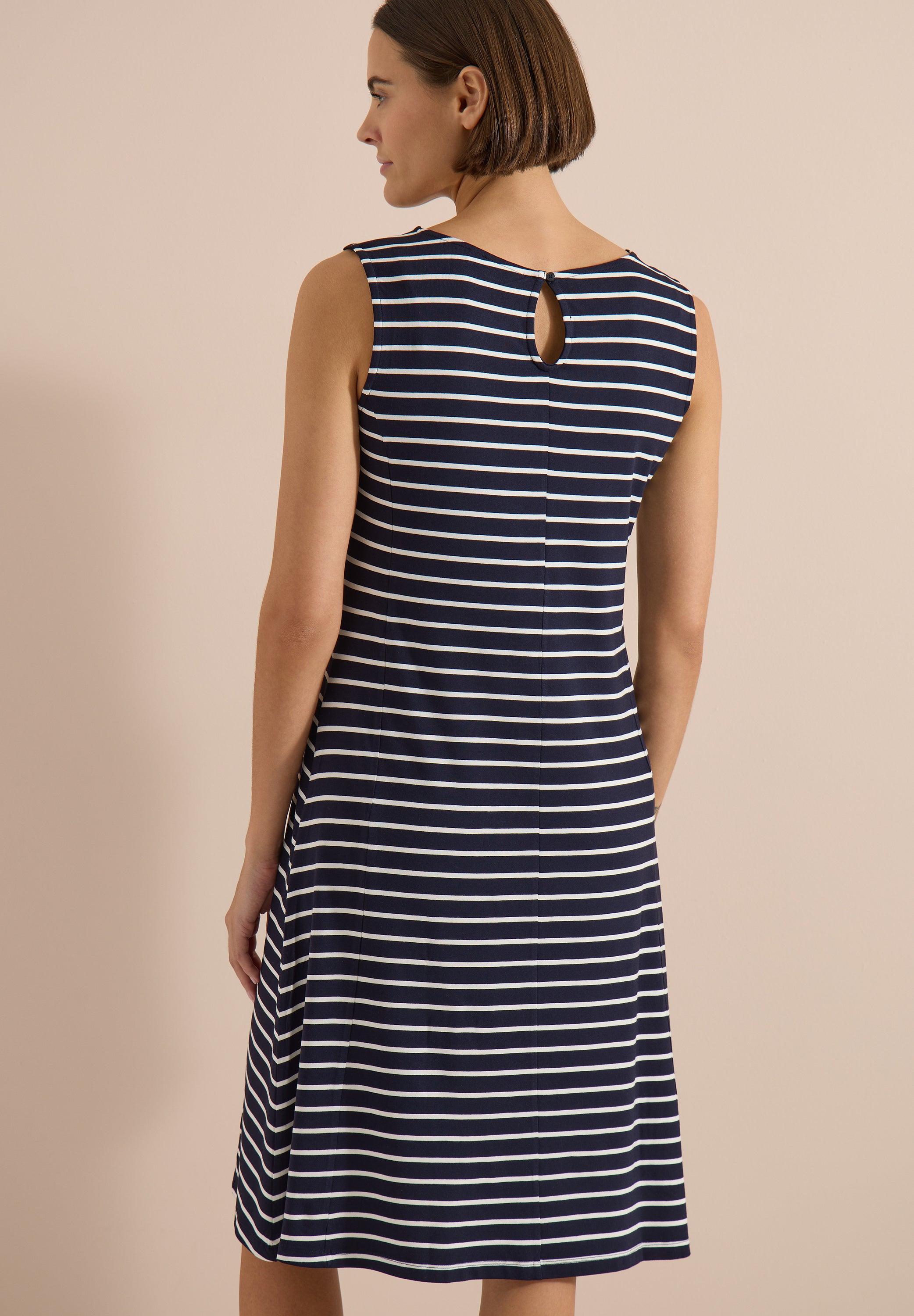 Midikleid mit Rundhals und Streifen