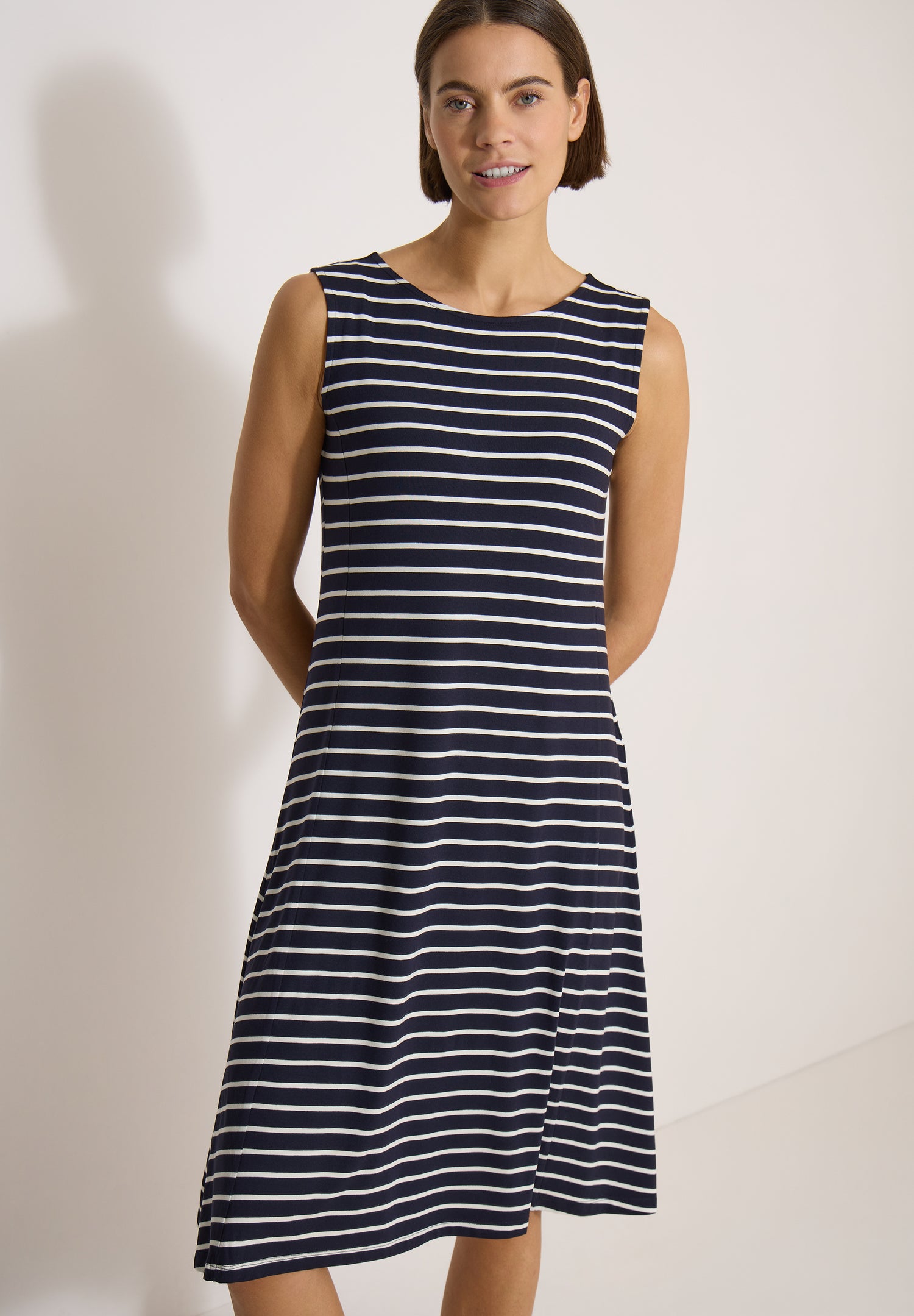 Midikleid mit Rundhals und Streifen