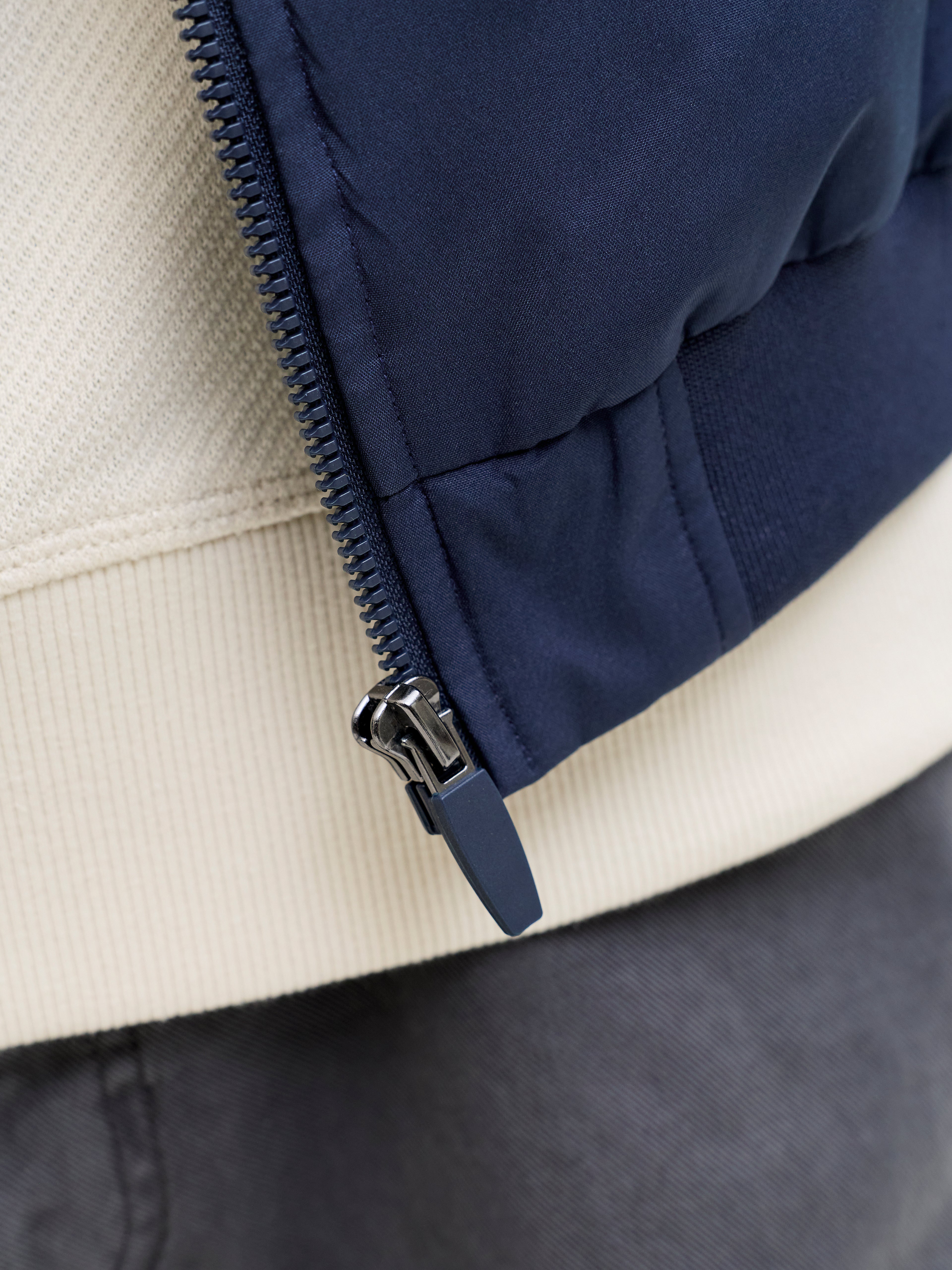 JJECHARGE STAND COLLAR BOMBER NOOS