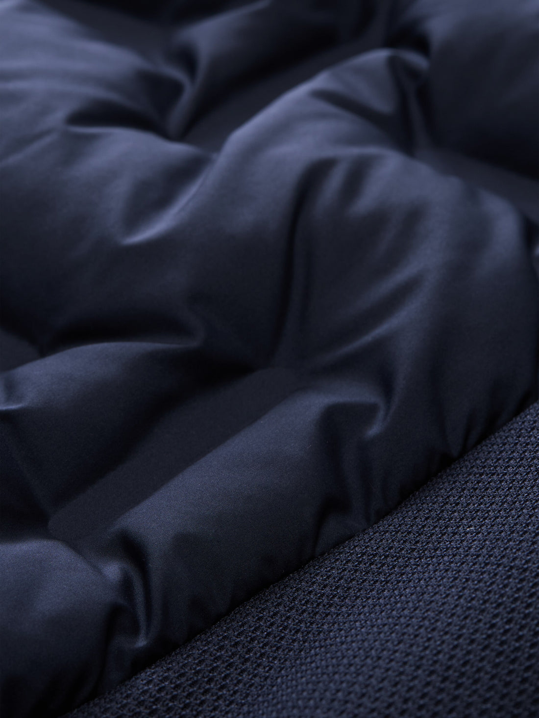 Hybrid Steppjacke mit verstaubarer Kapuze