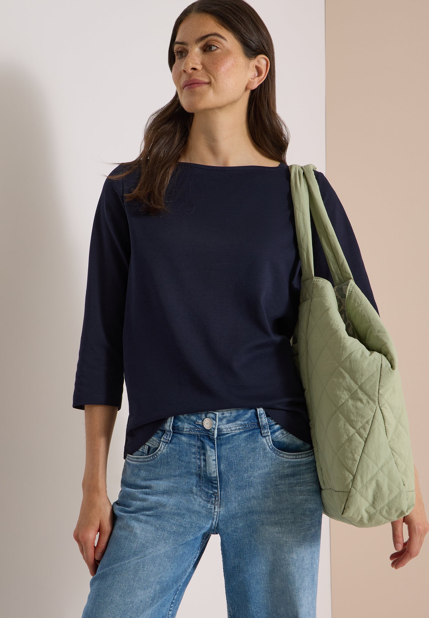 Basic Shirt mit U-Boot-Ausschnitt