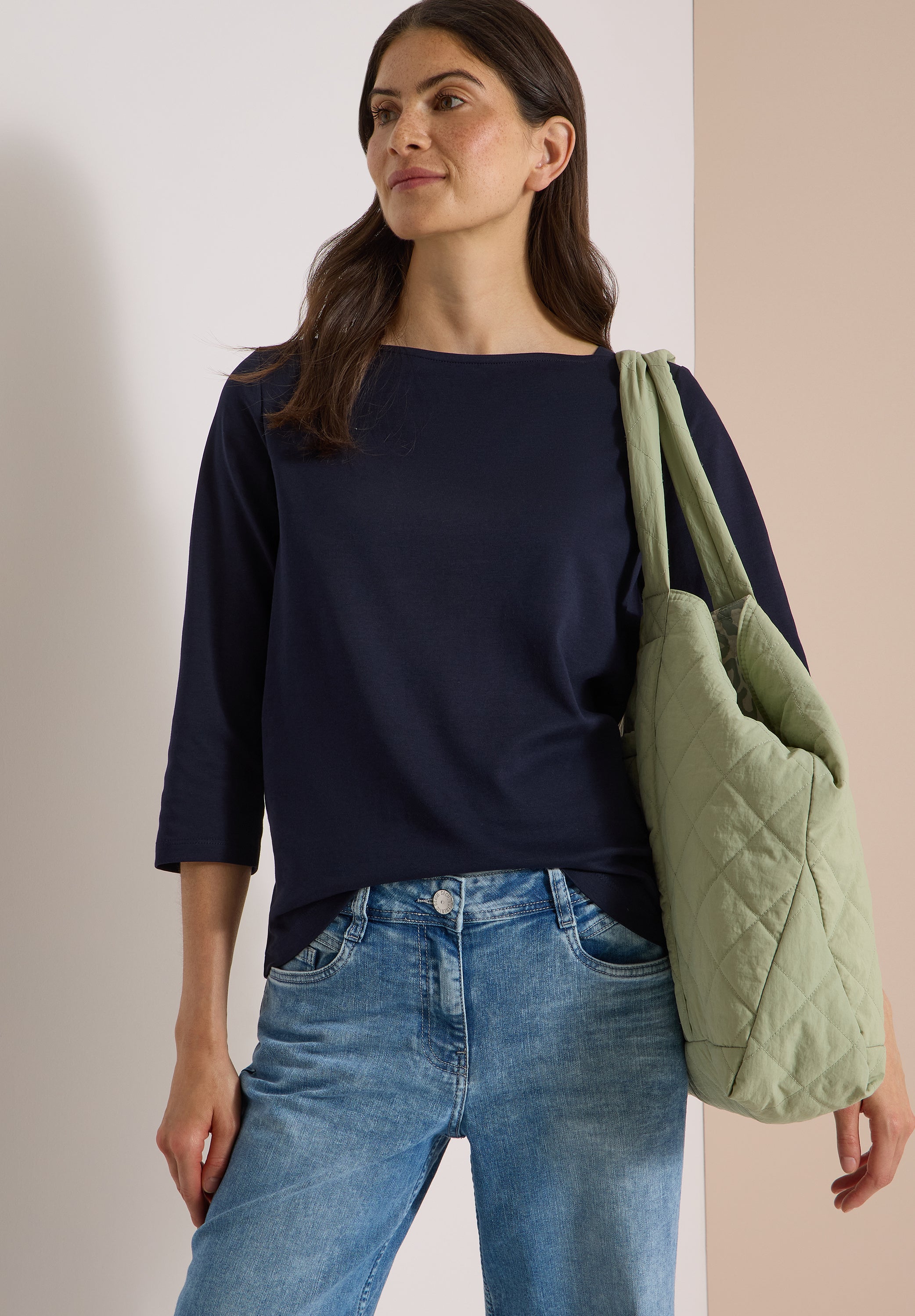 Basic Shirt mit U-Boot-Ausschnitt