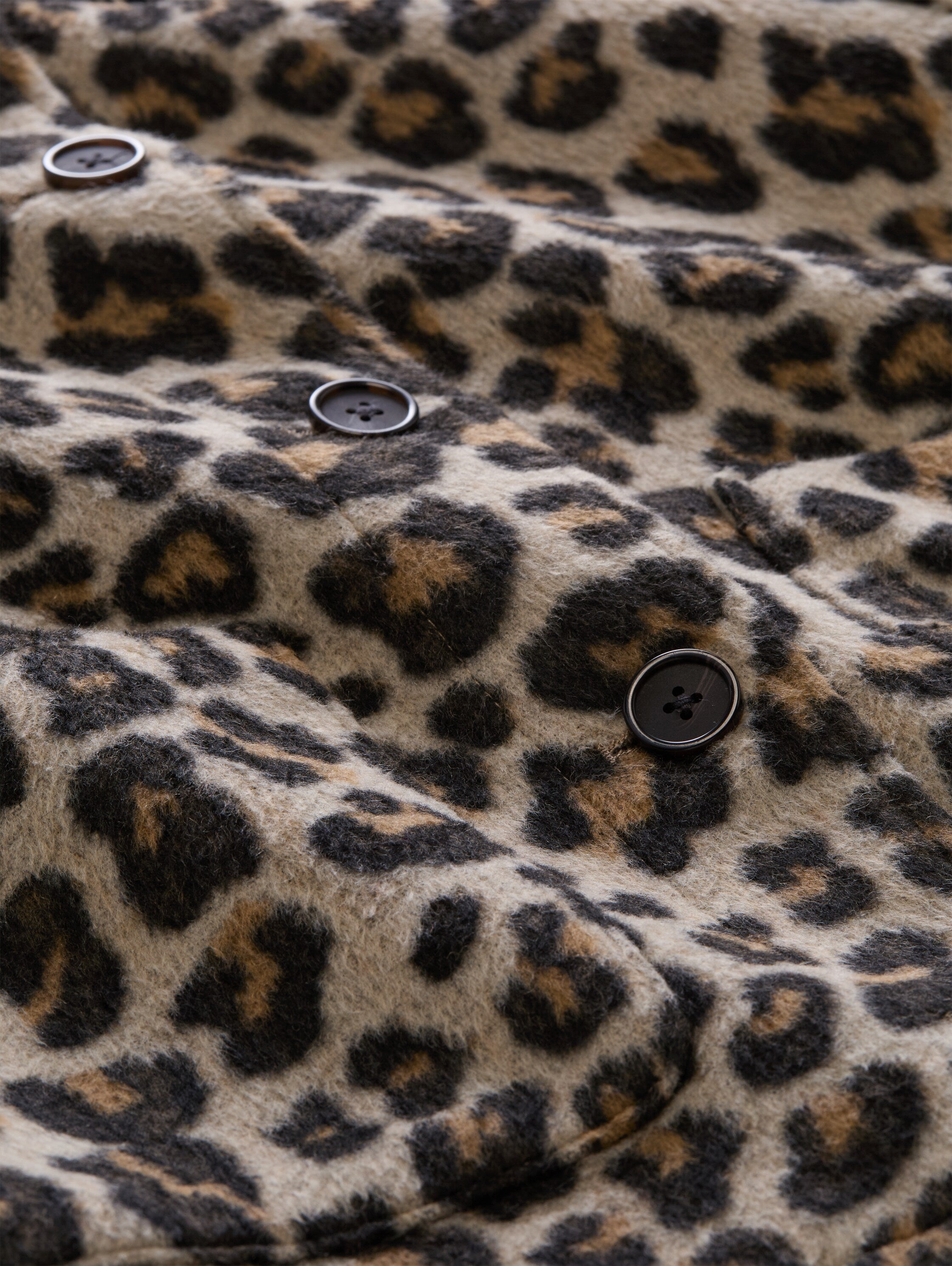 Wolljacke mit Leo-Muster