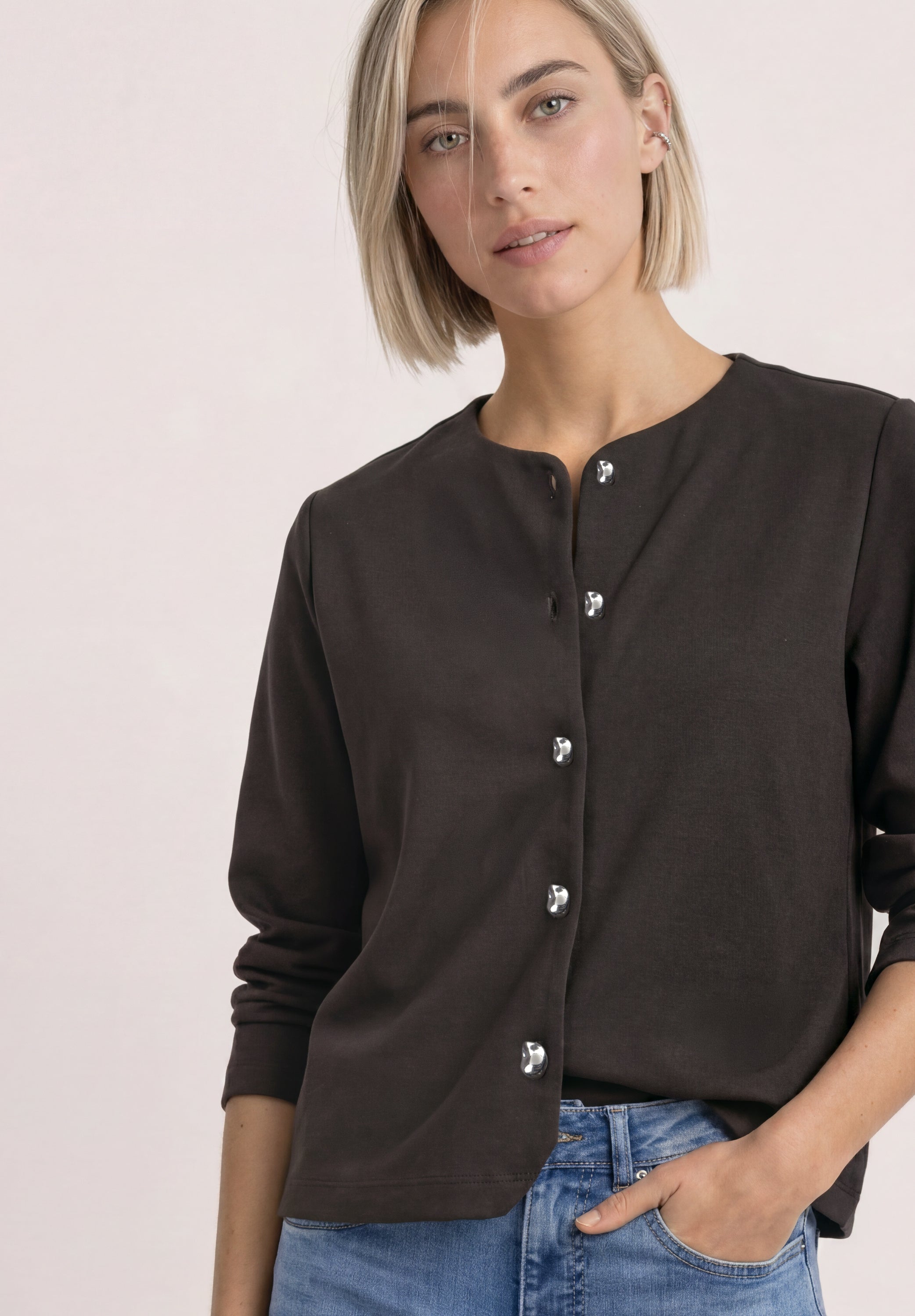 Strick-Look Jacke mit dekorativen Knöpfen