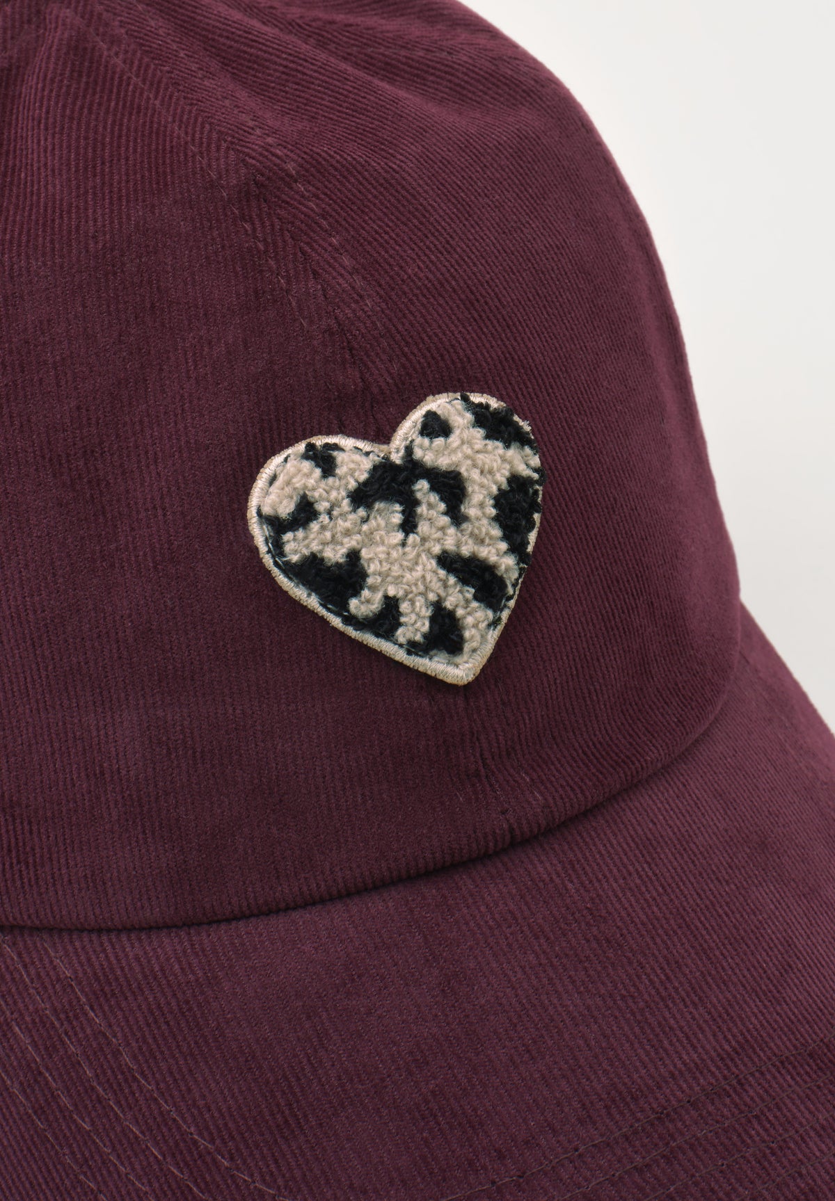Cap aus Cord mit Herzdetail