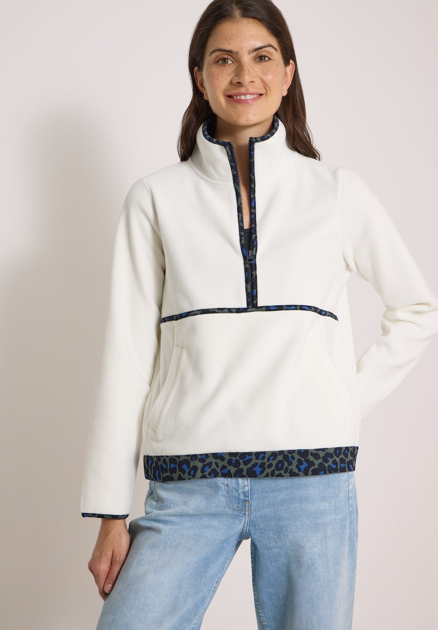 Fleece-Pullover mit Leo-Details