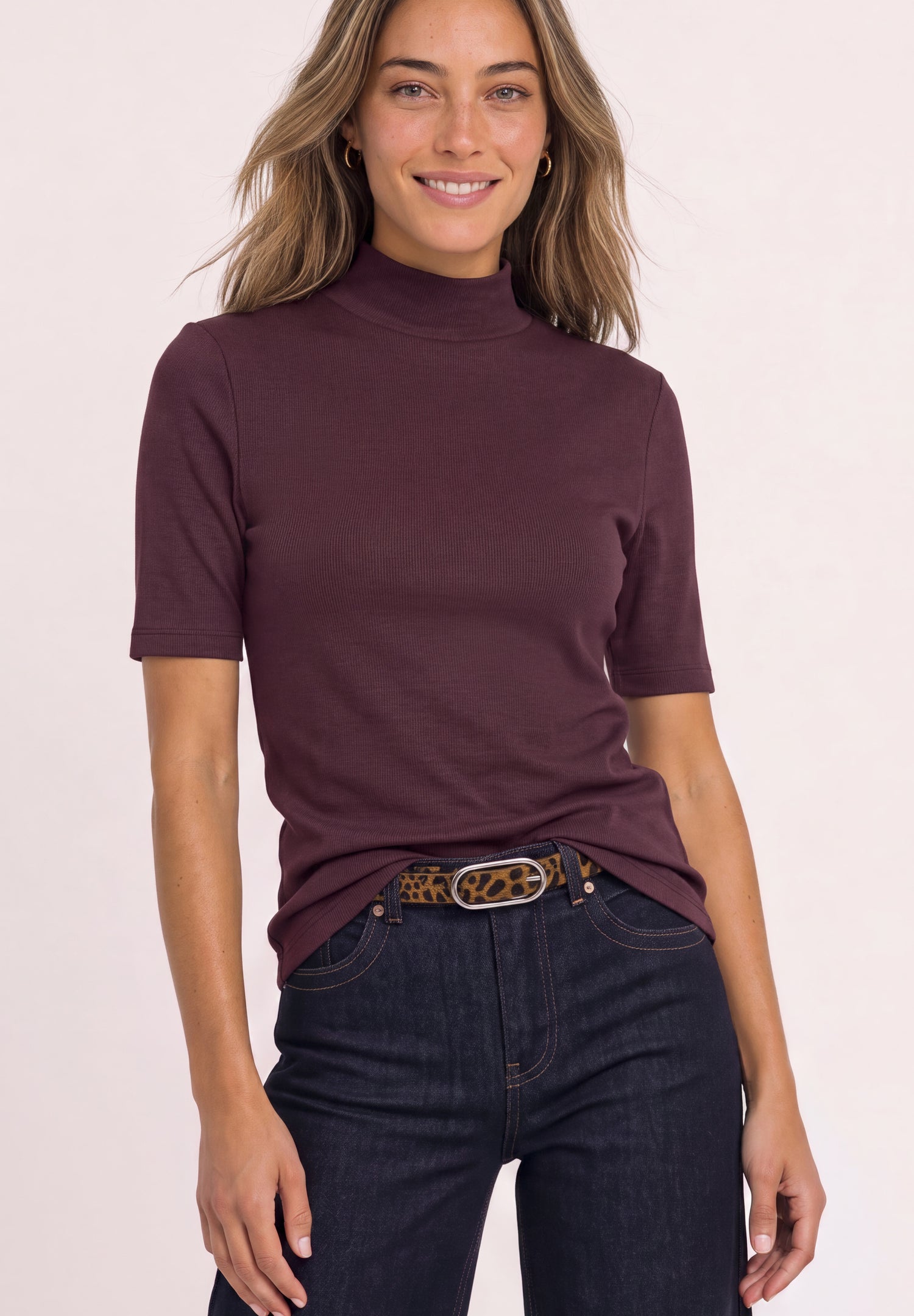 T-Shirt mit Turtle Neck in Rippstruktur