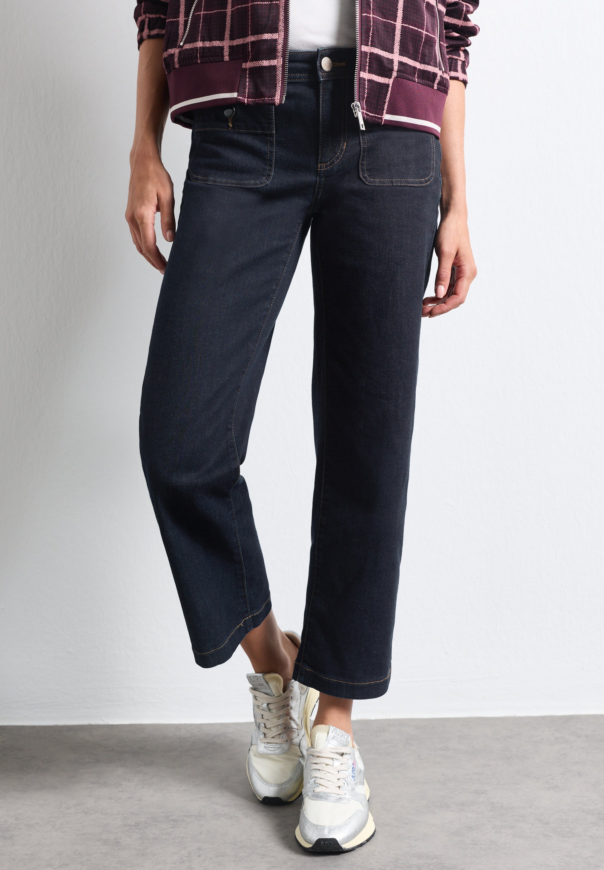 Mid Waist Straight Leg Jeans im Casual Fit
