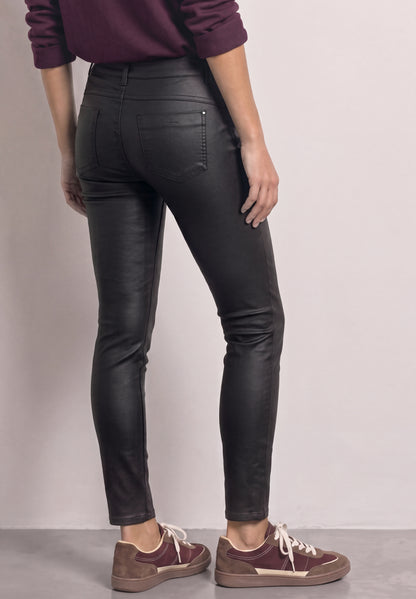 Mid Waist Hose im Slim Fit in Leder-Optik