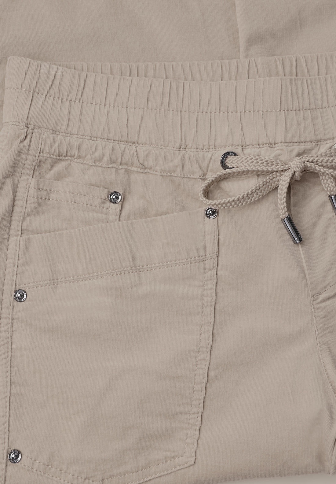 Slim Leg Cordhose im Loose Fit