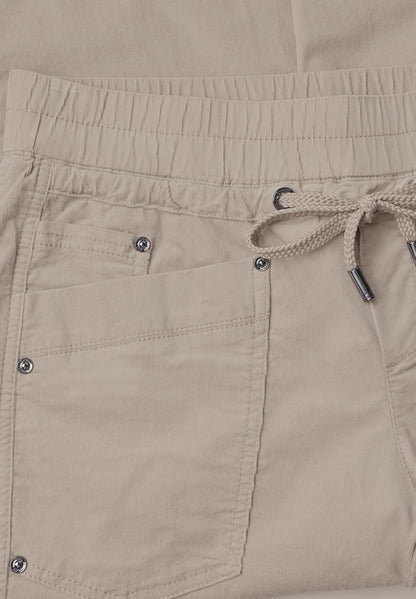 Slim Leg Cordhose im Loose Fit