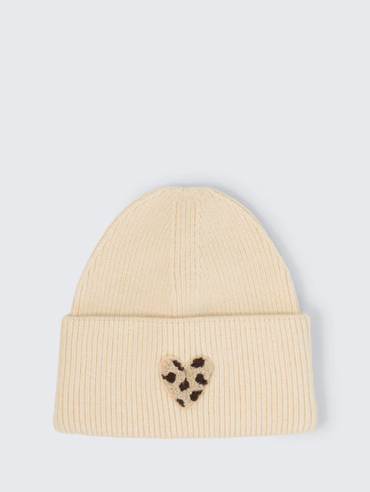 Beanie Mütze mit Badge