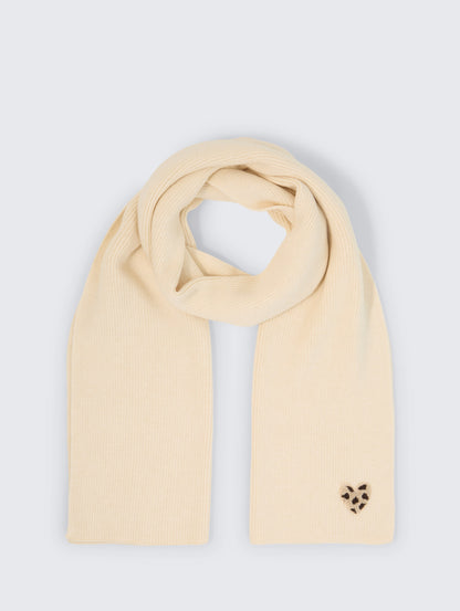 Strickschal mit Badge