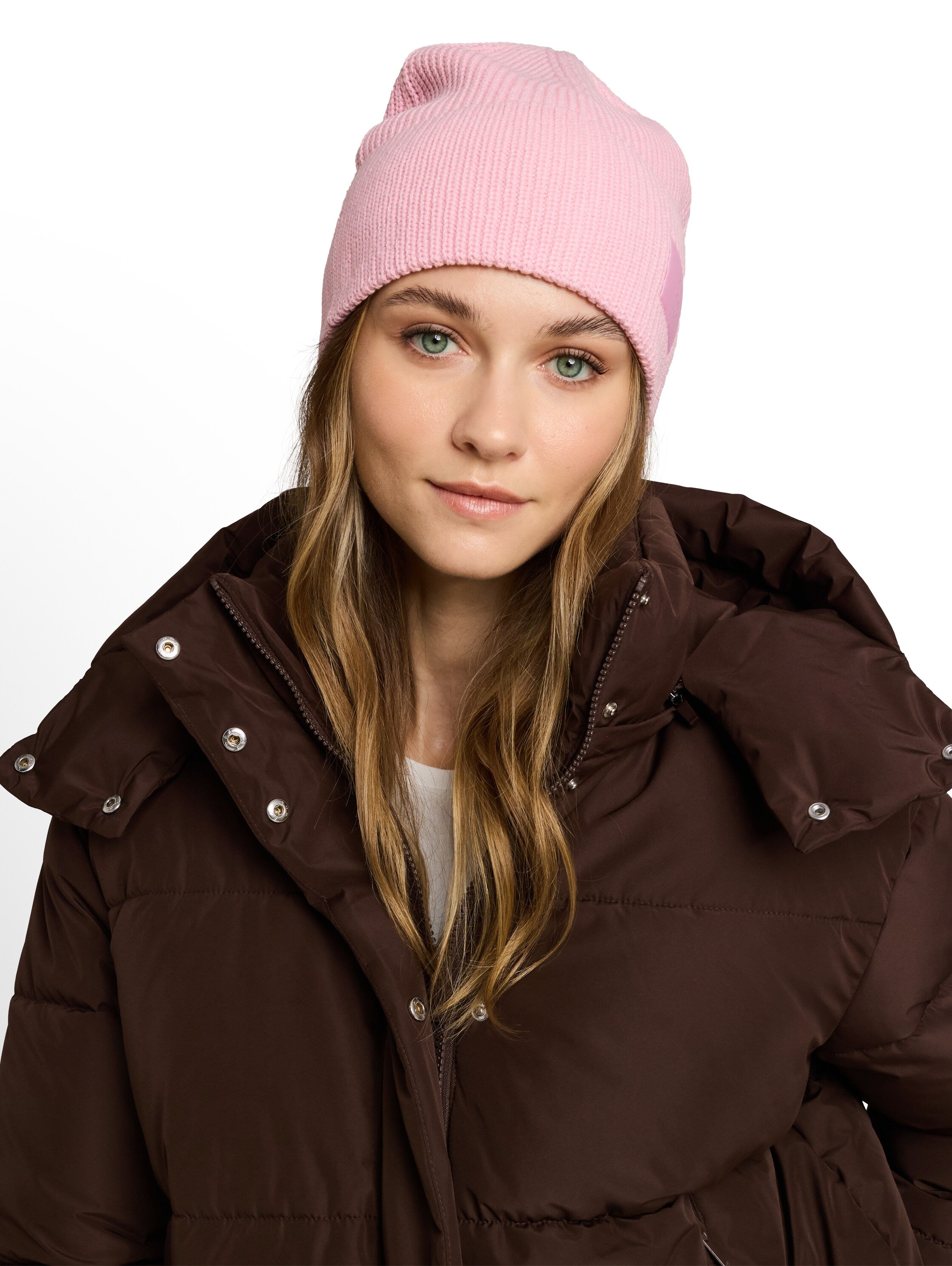 Beanie Mütze mit Badge