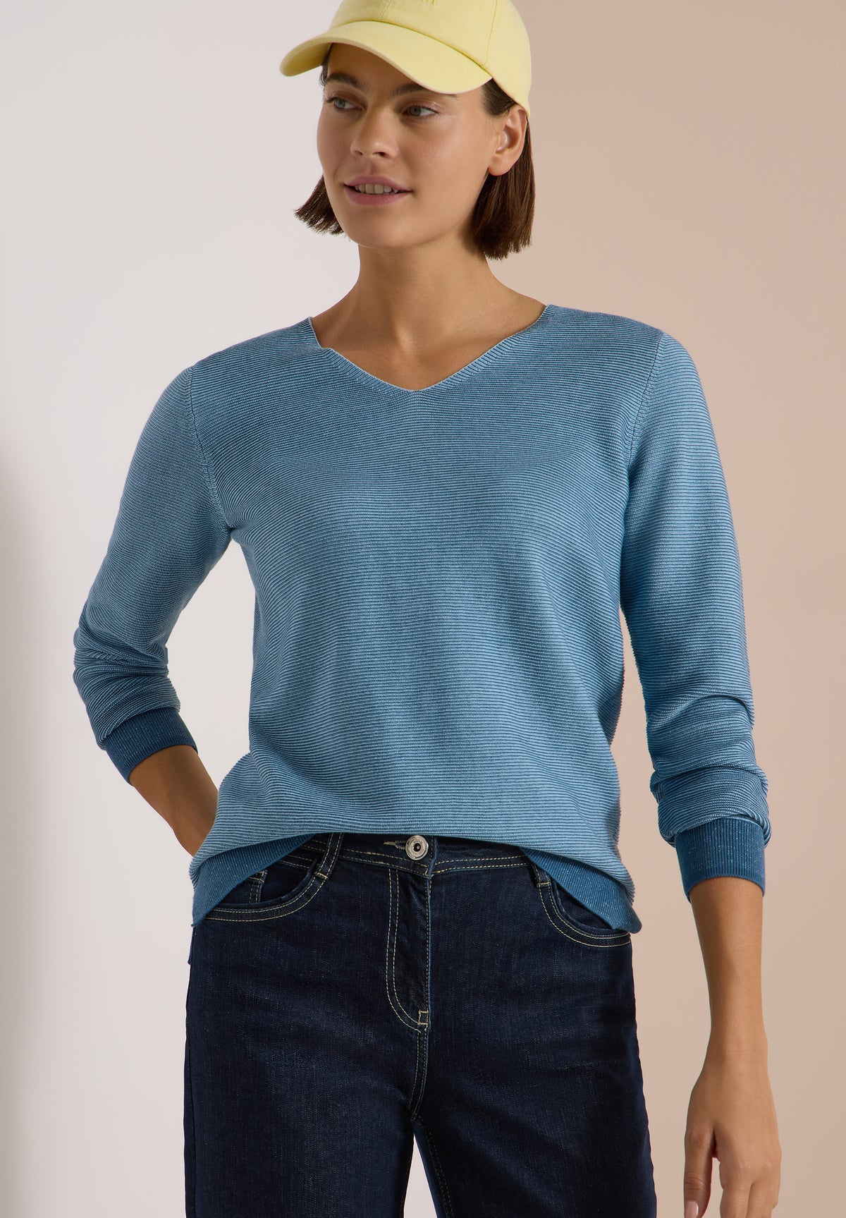 Pullover im Two-Tone-Look mit V-Neck