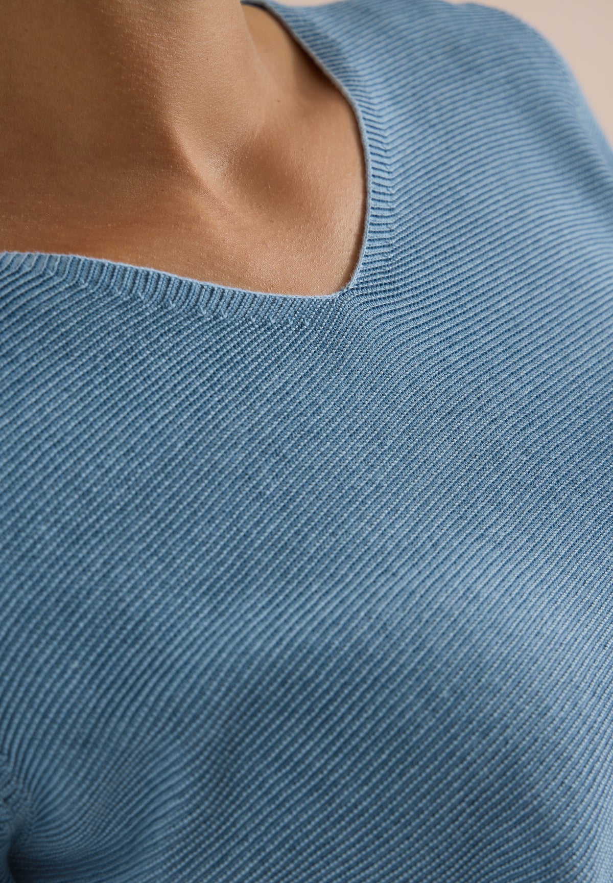 Pullover im Two-Tone-Look mit V-Neck