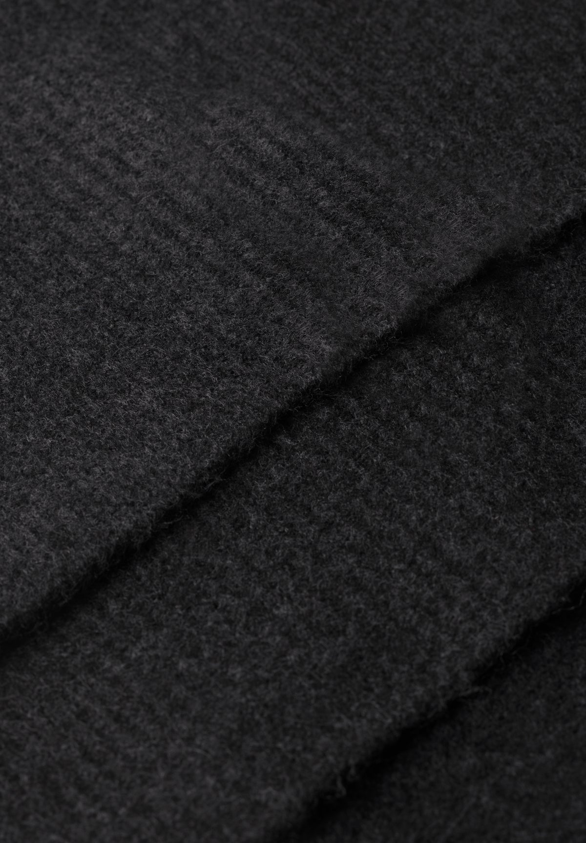 Langer Feinstrickschal in Unifarbe