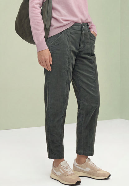 Barrel Leg Hose aus Cord im Casual Fit