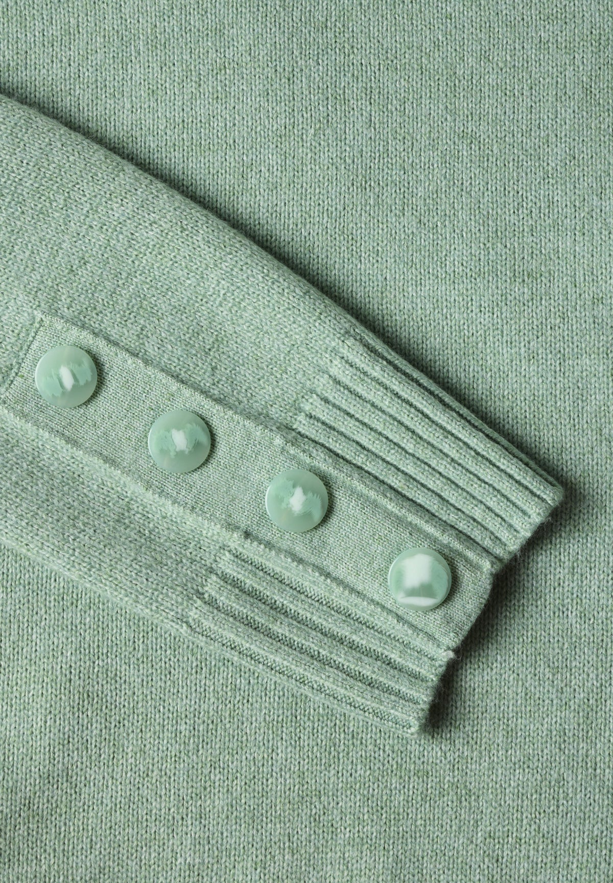 Pullover mit Rundhals und Knopfdetails