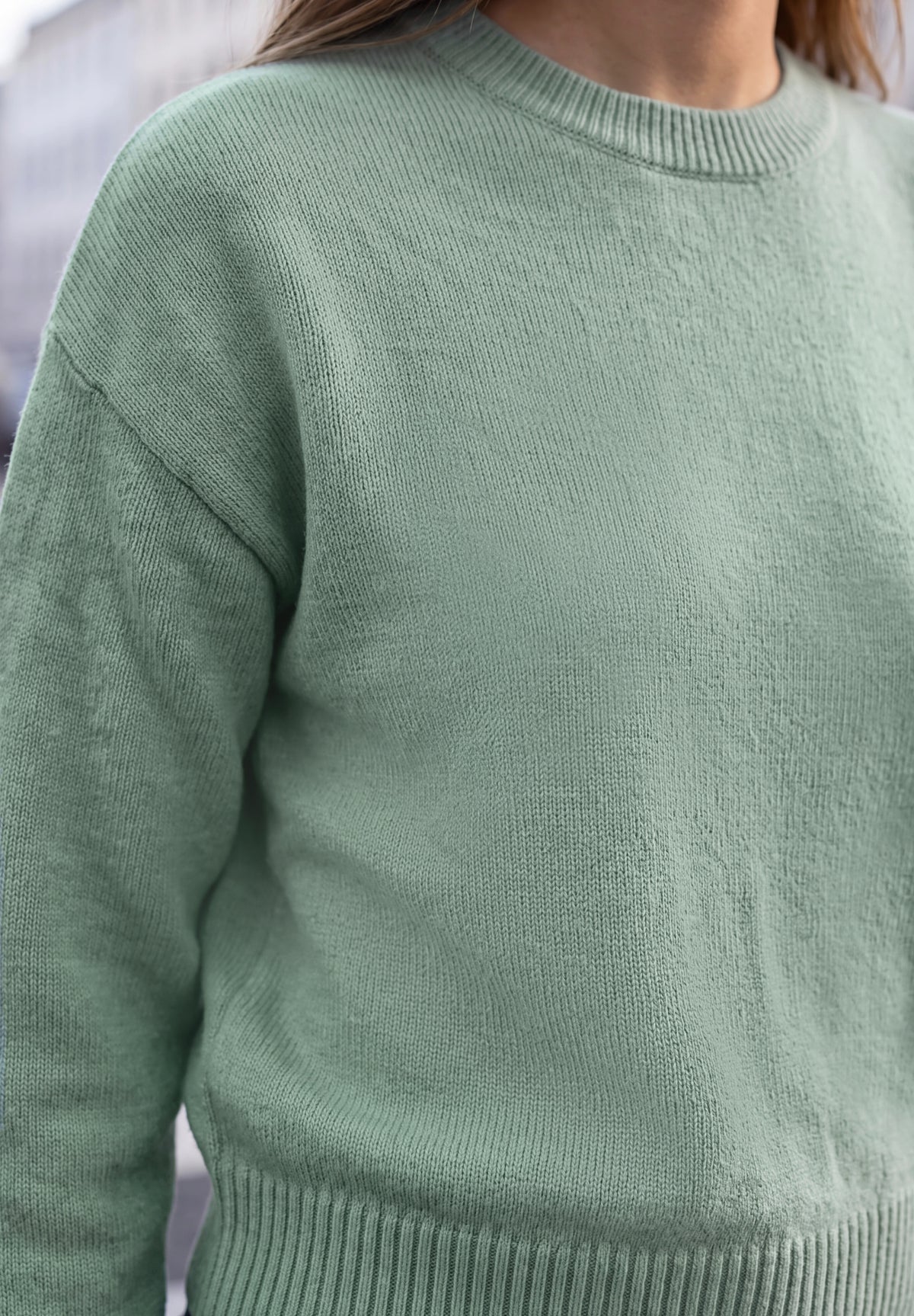 Pullover mit Rundhals und Knopfdetails