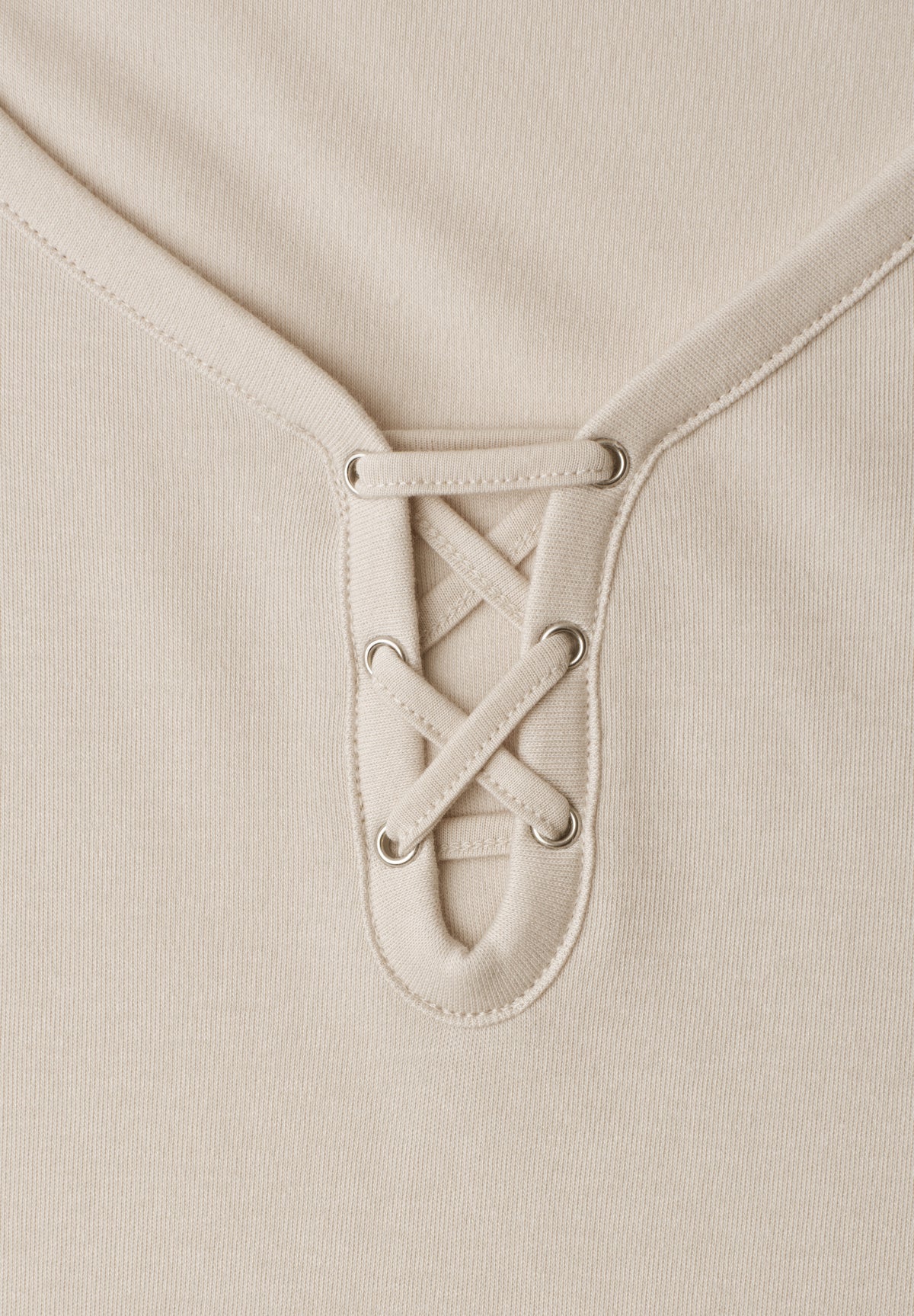 Top mit V-Neck und Bänderdetail