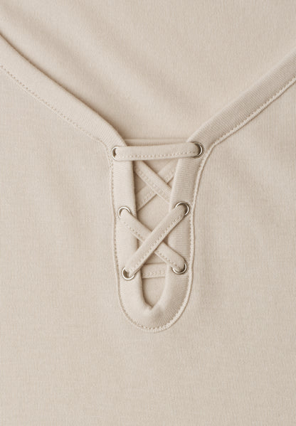 Top mit V-Neck und Bänderdetail