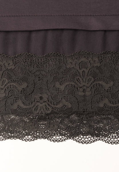Minikleid mit Spitzendetail am Saum