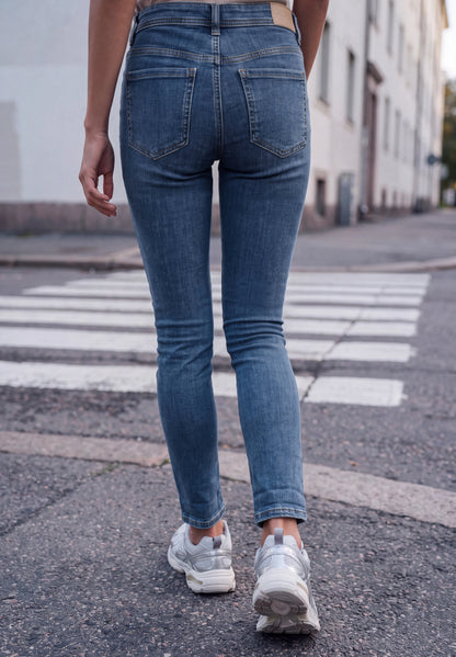 Mid Waist Slim Leg Jeans im Casual Fit