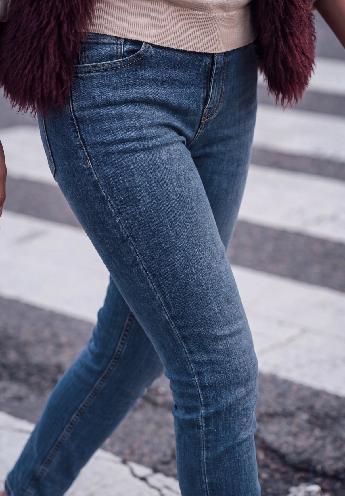 Mid Waist Slim Leg Jeans im Casual Fit