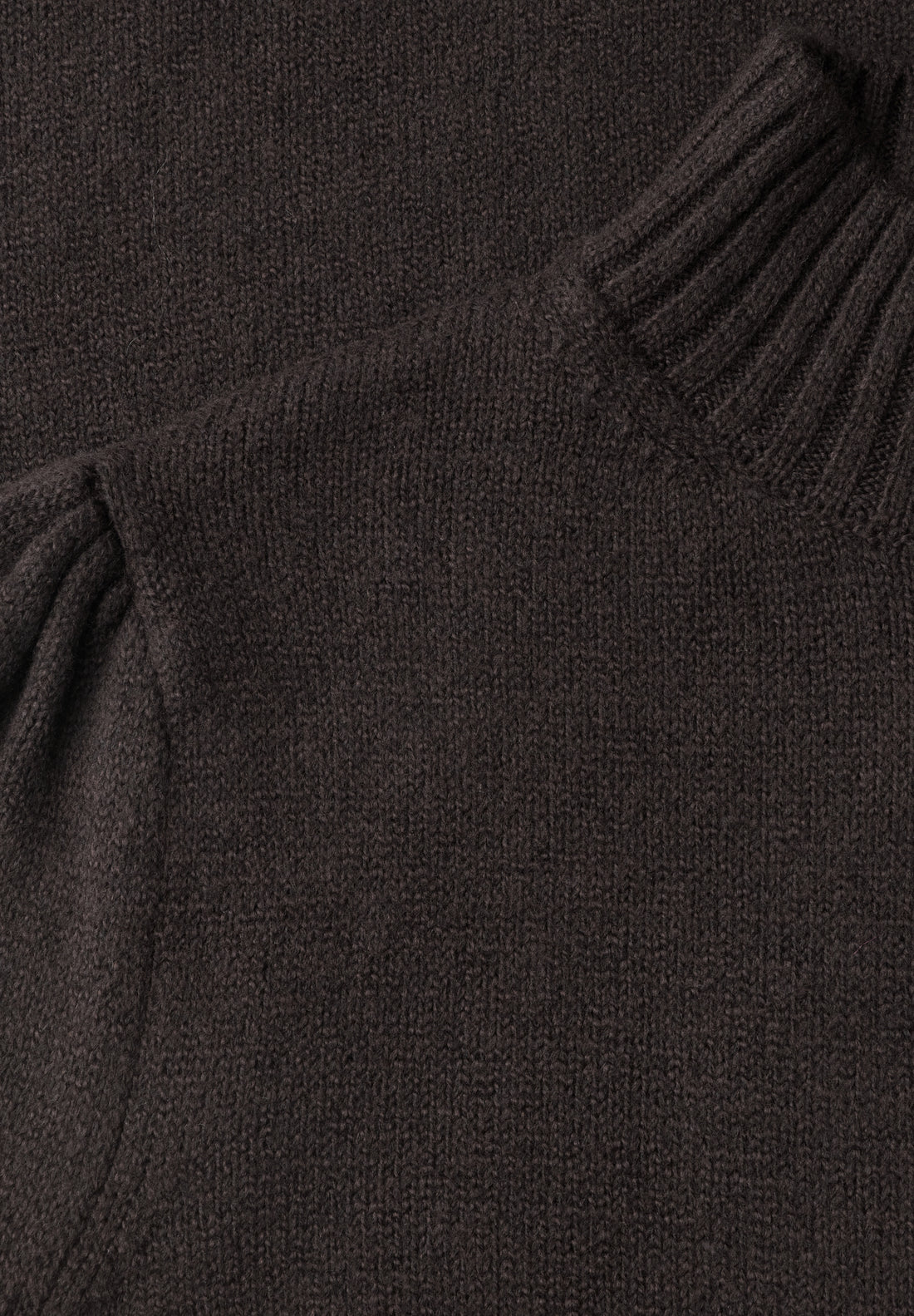 Knielanges Strickkleid mit Turtle Neck
