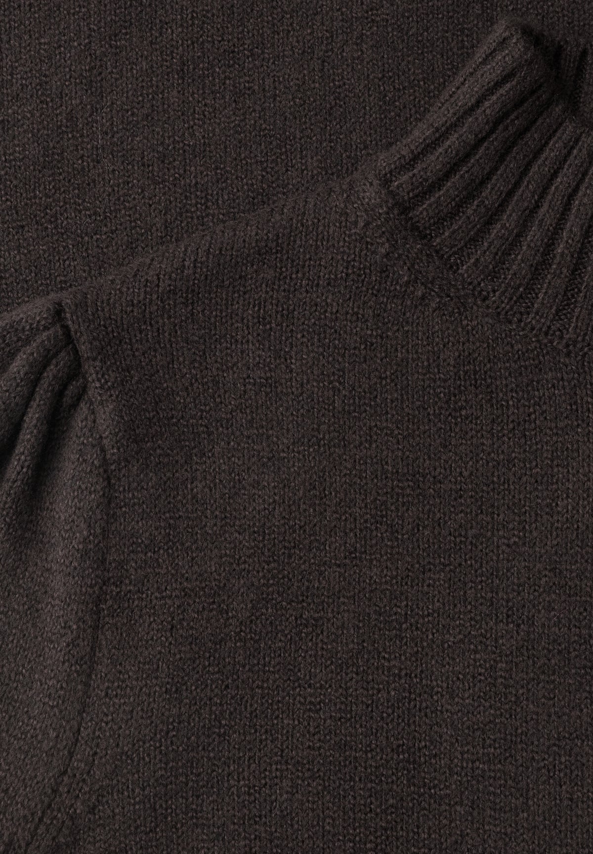 Knielanges Strickkleid mit Turtle Neck